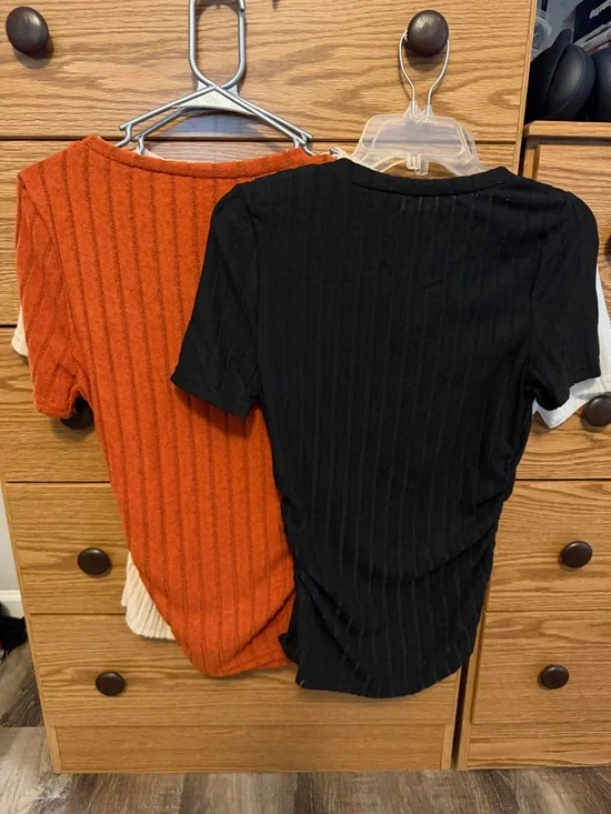 Ribbed V-Neck Short Sleeve Top - 4 colors - Picture 5 of 6